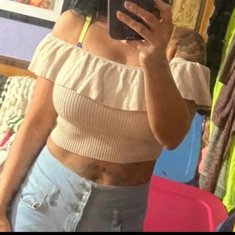 Brand new Off the shoulder halter top - Picture 3 of 6